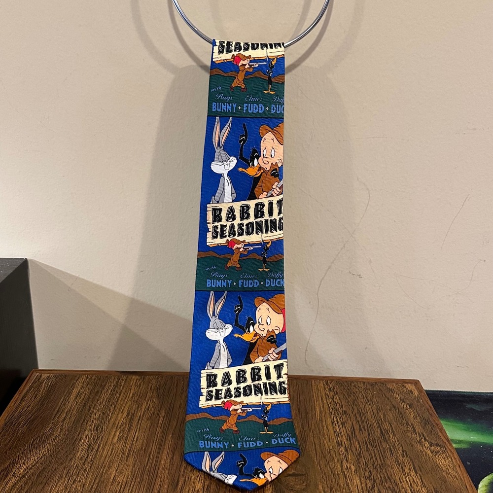 Vintage 2003 Looney Tunes Rabbit Seasoning Bugs Bunny Daffy Duck Elmer Fudd Tie